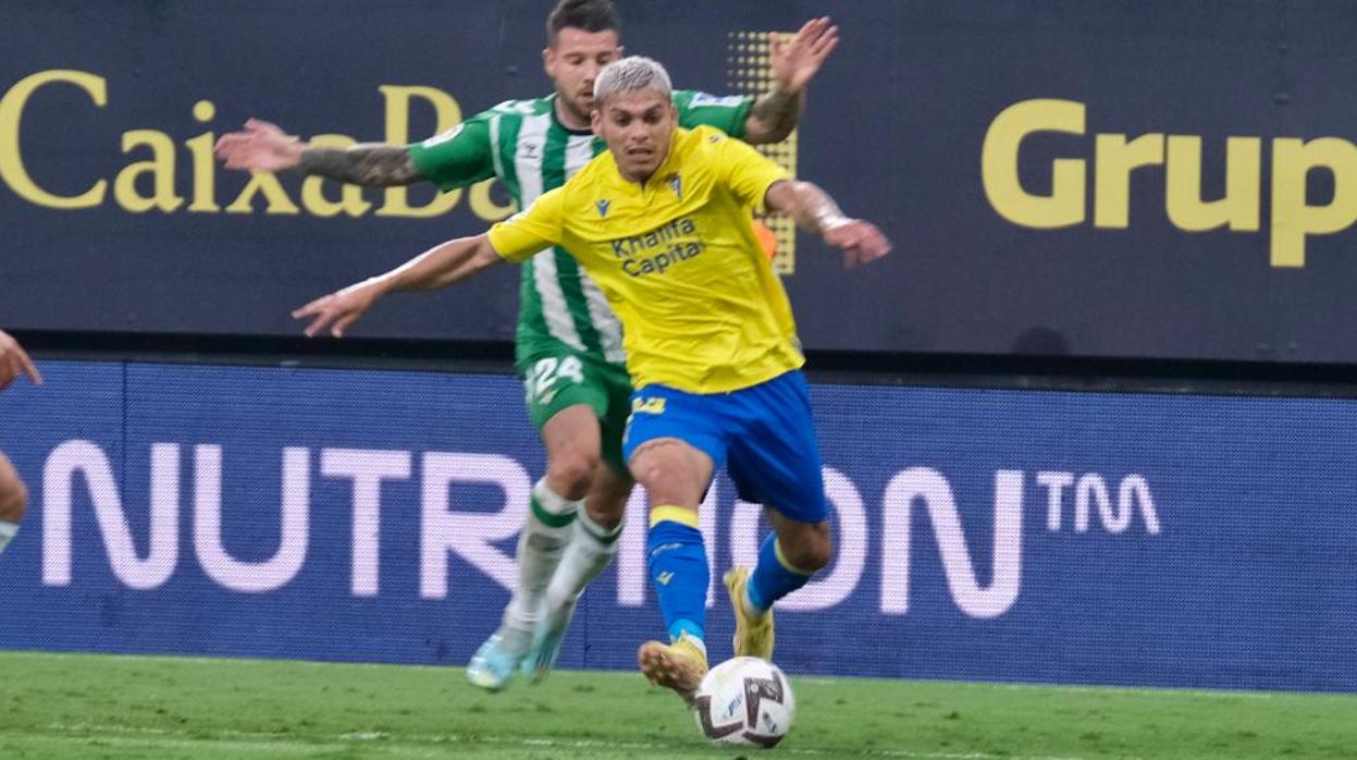 Brian Ocampo, extremo uruguayo del Cádiz CF.