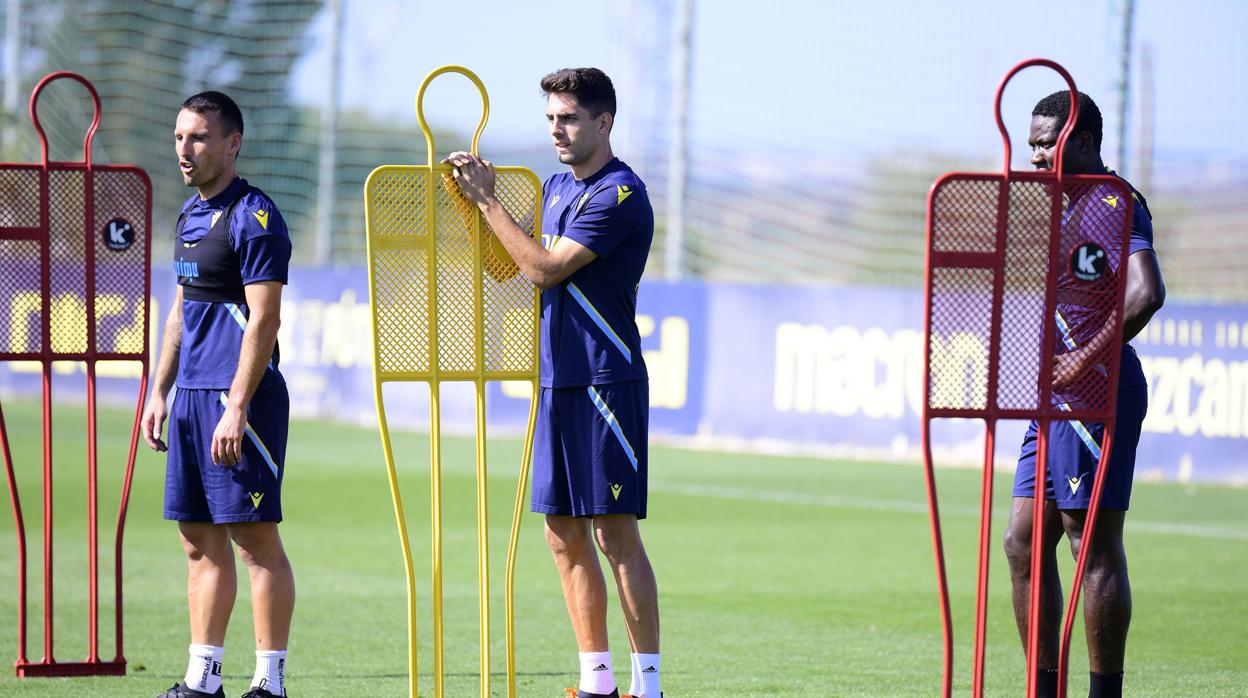 Sobrino, entre San Emeterio y Youba Diarra.