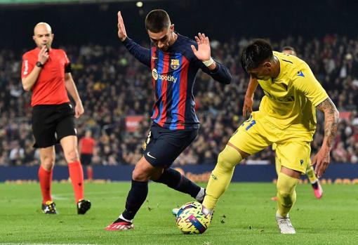 Santiago Arzamendia durante el Barça - Cádiz de la pasada temporada liguera.