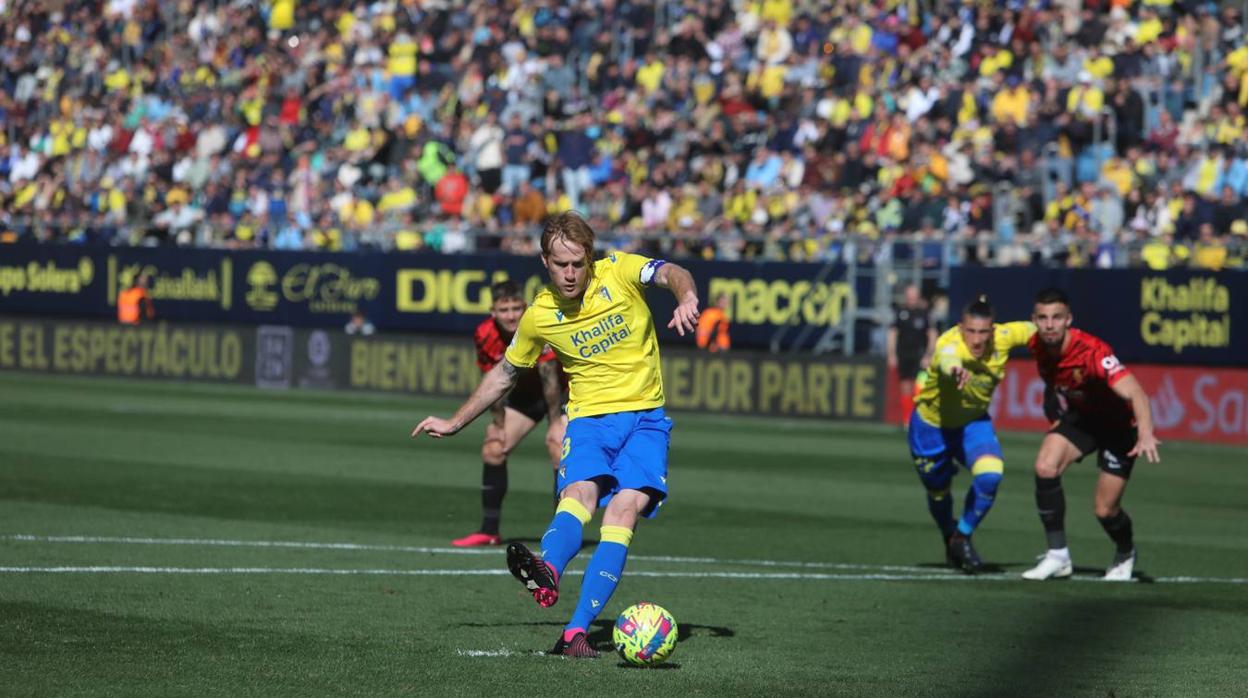 Álex Fernández hizo el segundo del Cádiz ante el Mallorca