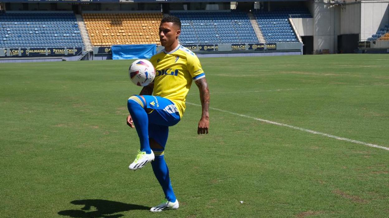 Darwin Machis, durante su presentación como jugador del Cádiz