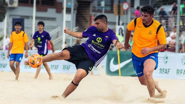 De un paso fugaz por la cantera del Cádiz CF a ser 'Pichichi' en el fútbol playa nacional