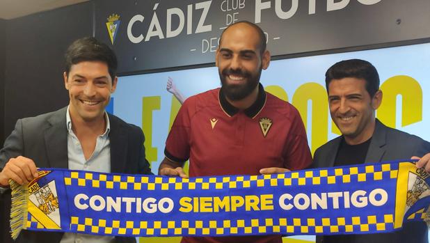 Fali, siempre con el Cádiz: «Soy un privilegiado por tener este escudo»