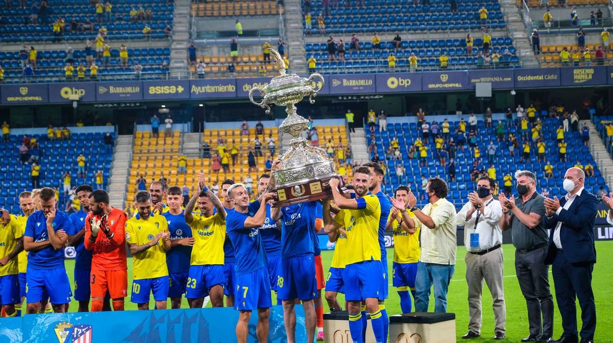 El Cádiz CF busca su décimo Trofeo Carranza