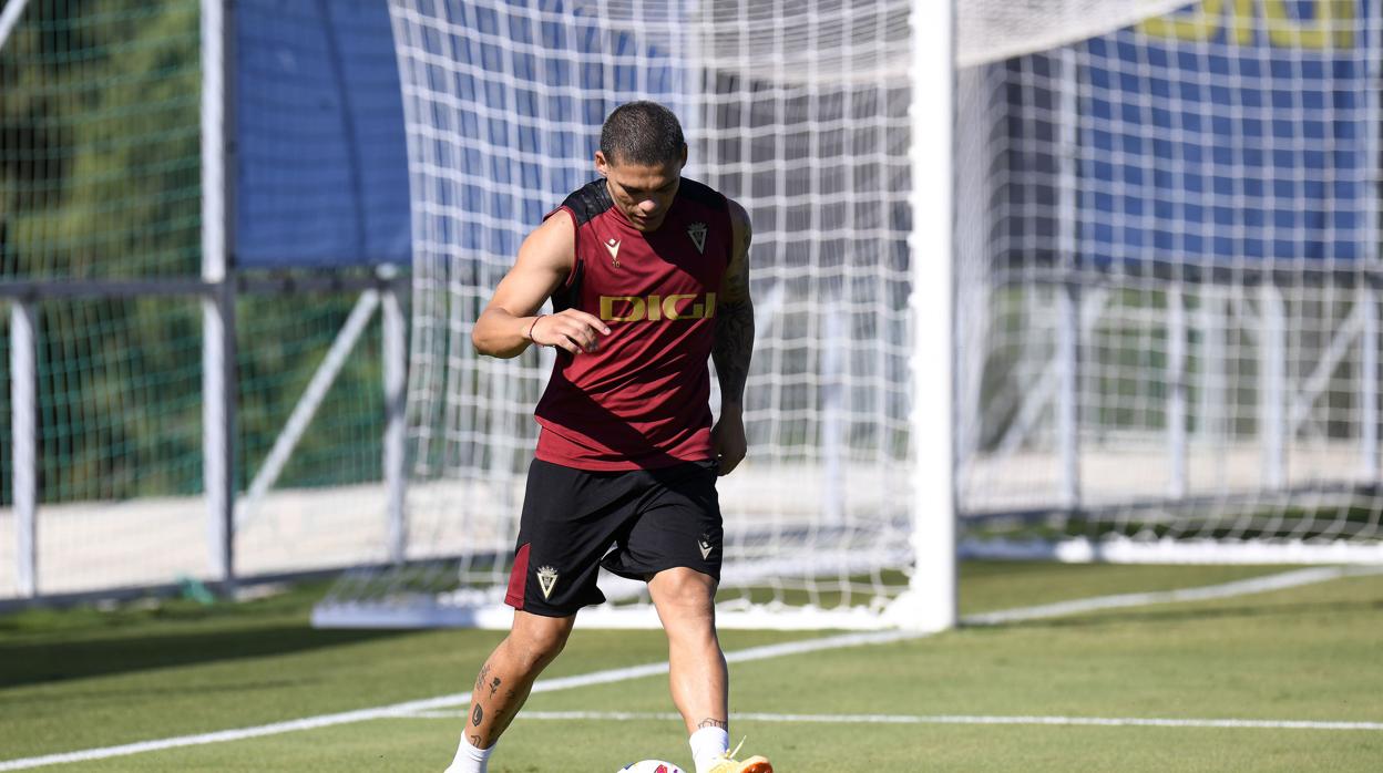 Brian Ocampo en el último entrenamiento en El Rosal