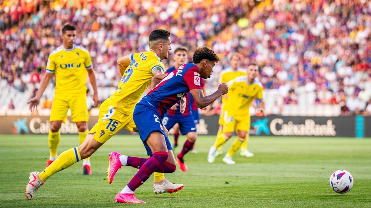 El Cádiz CF firmó una actuación defensiva memorable ante el Barça.