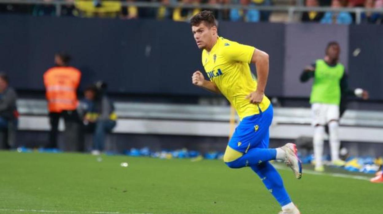 Jorge Meré en un partido con el Cádiz