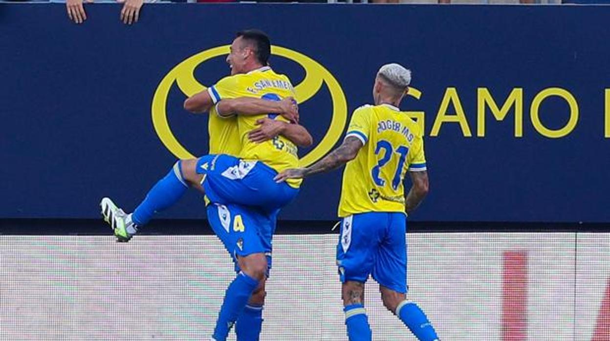 El Cádiz busca ganar ante el Almería