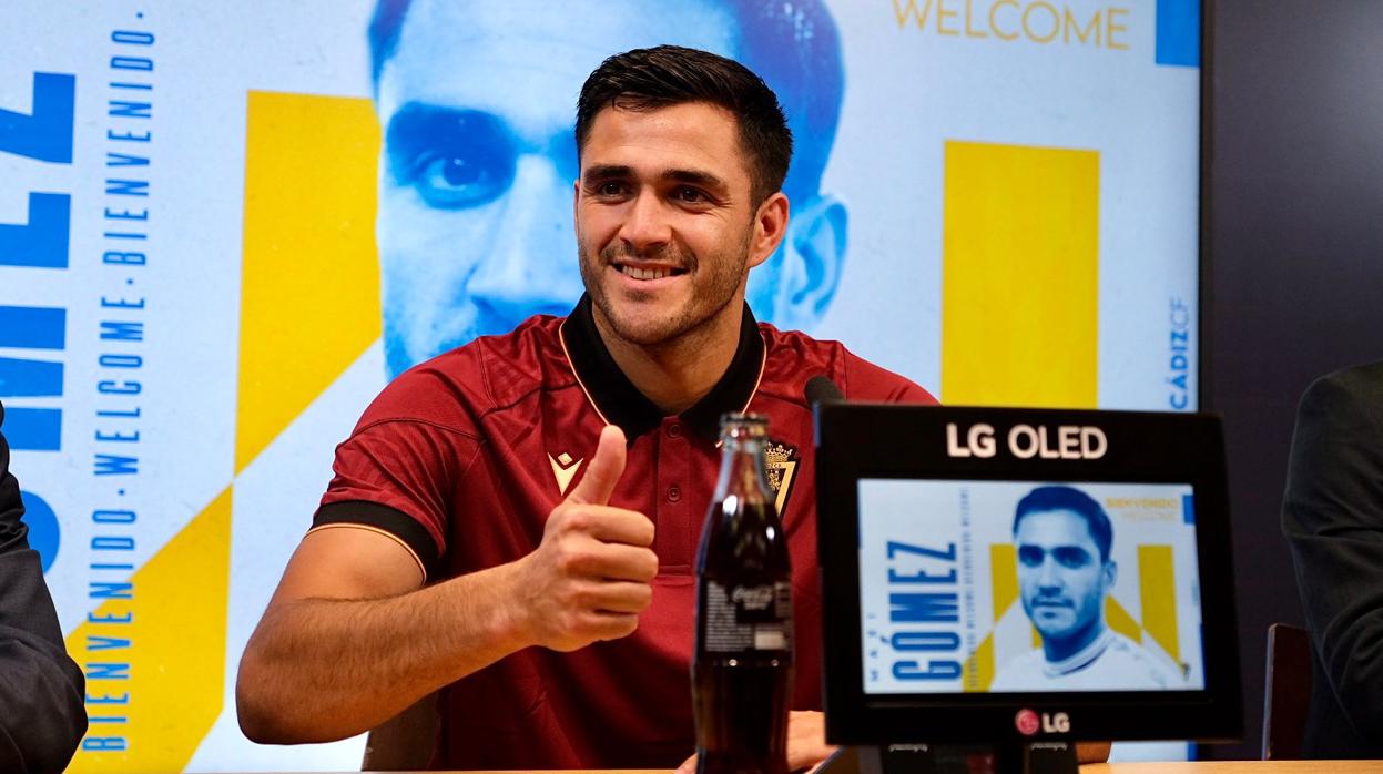 Maxi Gómez durante su presentación como nuevo delantero del Cádiz CF.