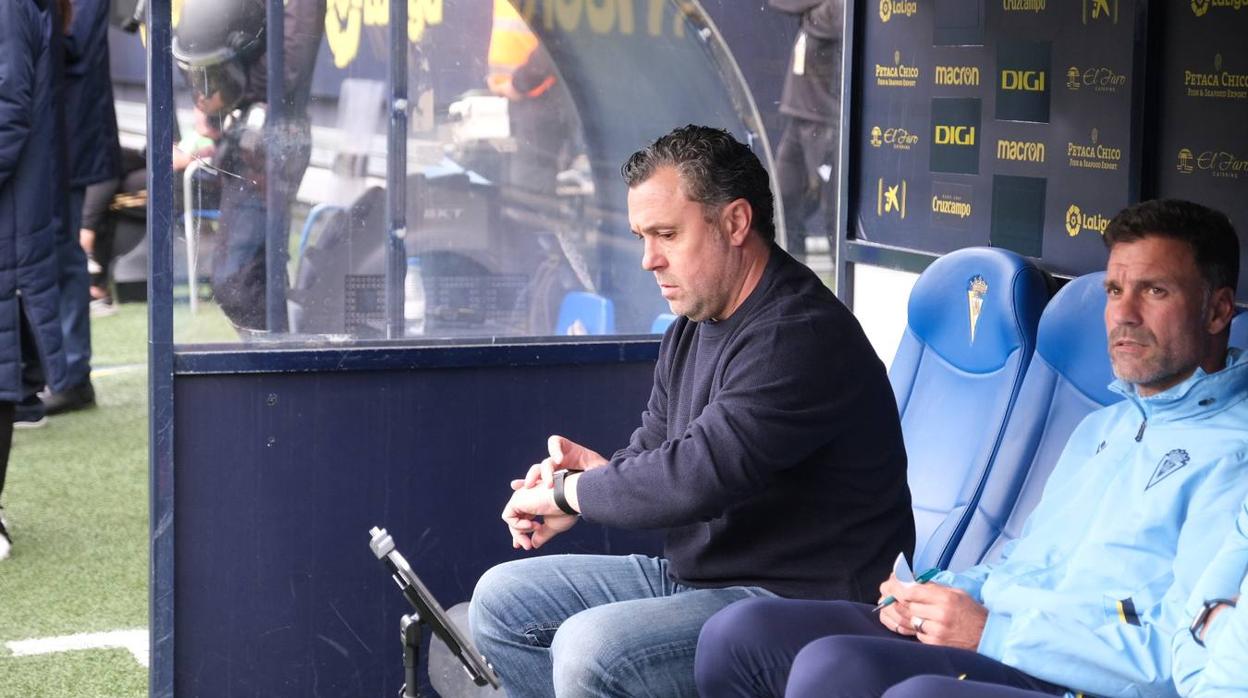 Sergio González, junto a Diego Ribera, en el banquillo del feudo gaditano