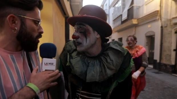 Vídeo: 'Los sumisos' de Martínez Ares en... Caminando al Falla