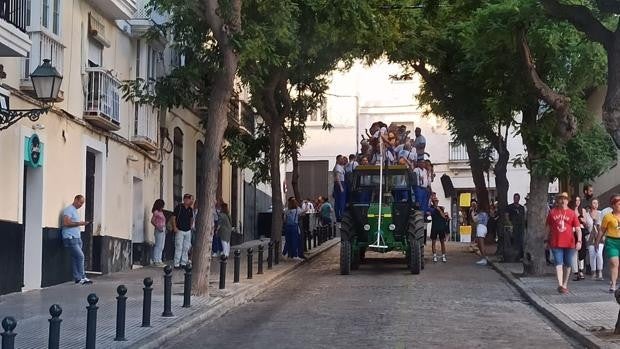 Pinchazo del Domingo de Coros y Cabalgata en Cádiz