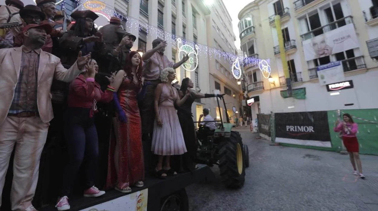 La semana de Carnaval más tardío y atípico sigue cuesta abajo en Cádiz