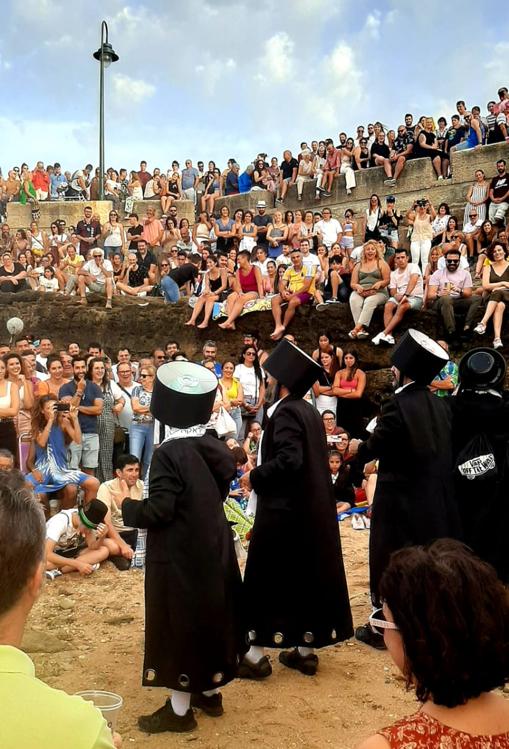 Los ultraortodoxos, en la Caleta.