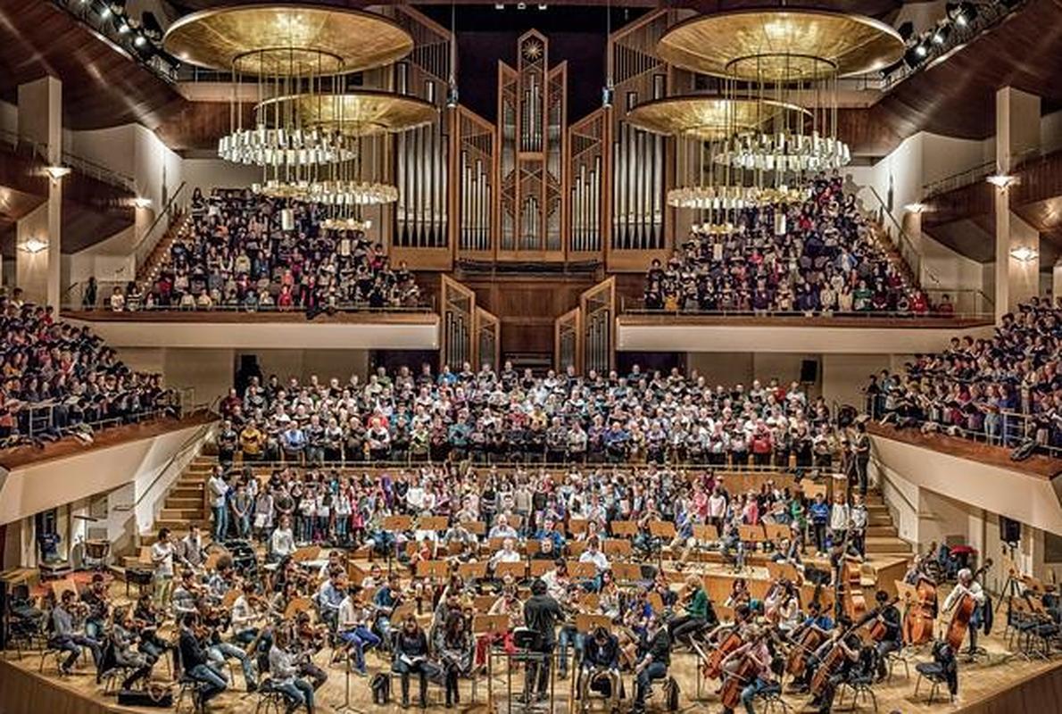 Ensayo de un concierto participativo de la Orquesta y Coro Filarmonía en el Auditorio Nacional