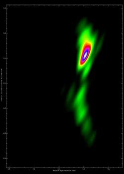Imagen en ondas de radio de BL Lacertae. La zona más brillante (azul y blanco) corresponde al agujero negro. El color verde es el chorro de partículas que emana