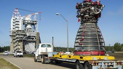 El RS-25 en pruebas, a su llegada al hangar A1