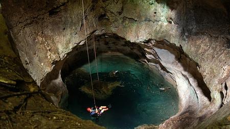 Uno de los asombrosos cenotes del Yucatán EFE