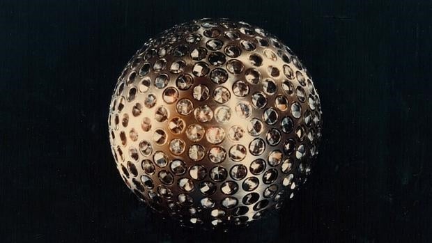 Su misión es medir el campo gravitatorio terrestre, su rotación y seguir los movimientos de las placas tectónicas