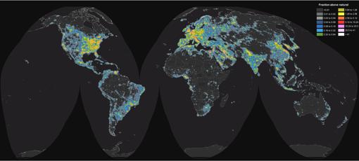 Mapa del mundo del brillo del cielo artificial. El negro es el más puro y el blanco el más contaminado