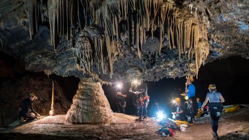 Estalagmitas en la cueva de Cerdeña