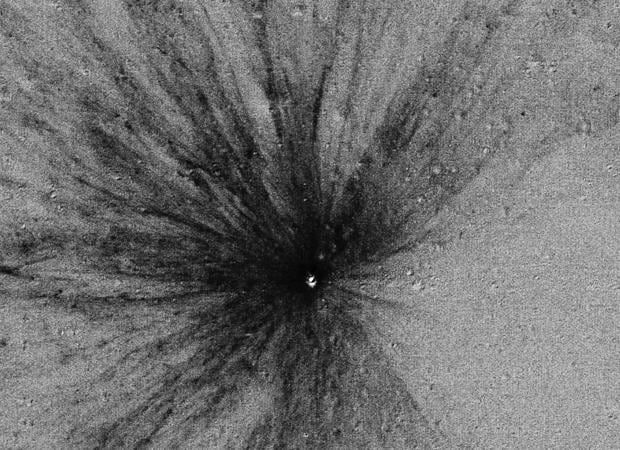 Un nuevo cráter de impacto, de 12 metros de diámetro. Todos ellos han sido identificados por el «Lunar Reconnaissance Orbiter»