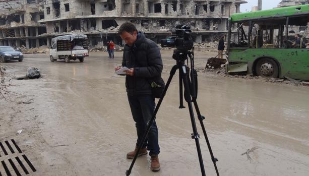 Mikel Ayestaran, preparando una crónica desde Alepo