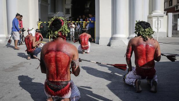 Los sangrientos ritos del Jueves Santo en Filipinas