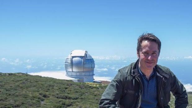 Ignacio Cirac, con el Gran Telescopio Canarias al fondo