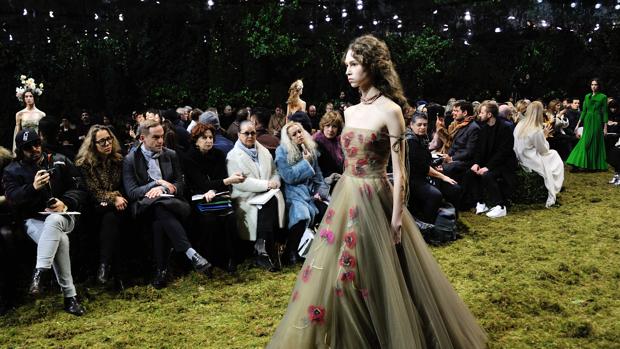 Dior escribe su penúltima página en la moda francesa