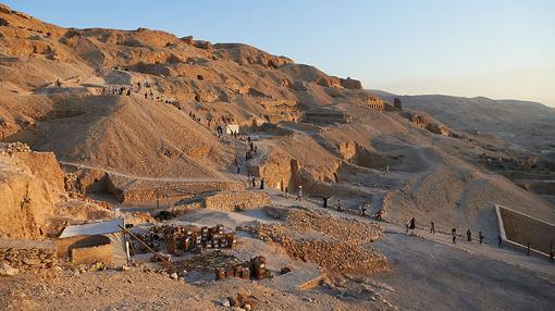 Obras de excavación en el cementerio de Sheikh Abd el-Qurna