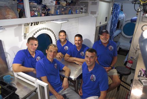 Miembros de la expedición de la NEEMO 22