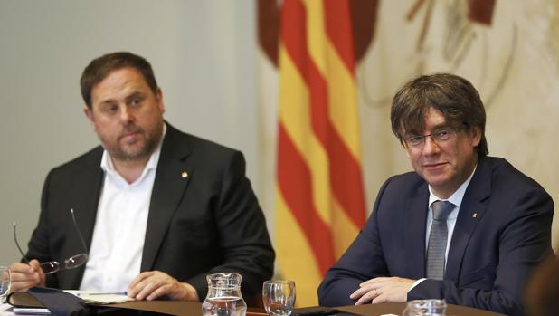 Junqueras y Puigdemont, en una reunión del Gobierno catalán