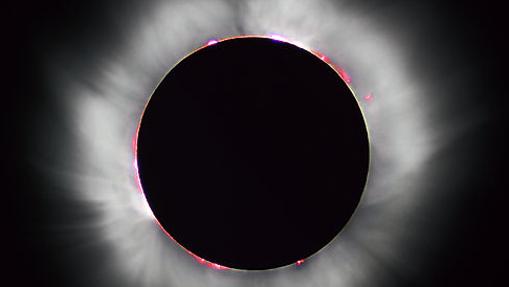 Fotografía de un eclipse solar total tomada en Francia en 1999