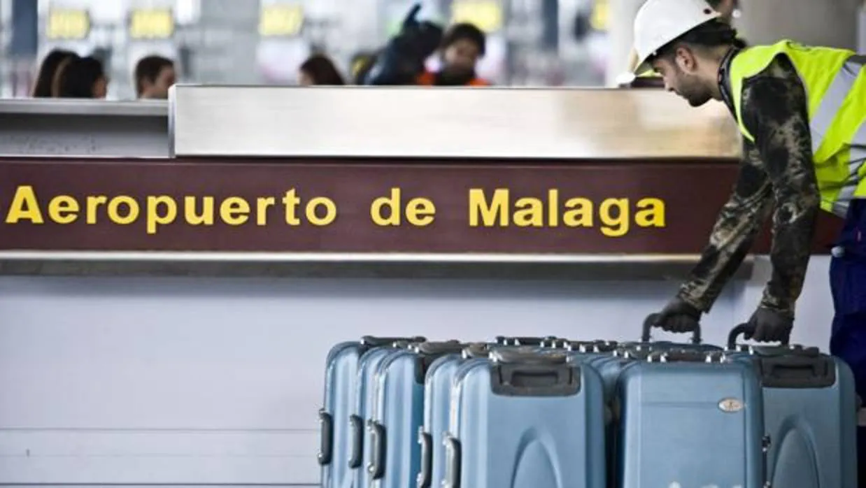 Los pilotos se quejan de un puntero láser que les deslumbra al aterrizar en Málaga