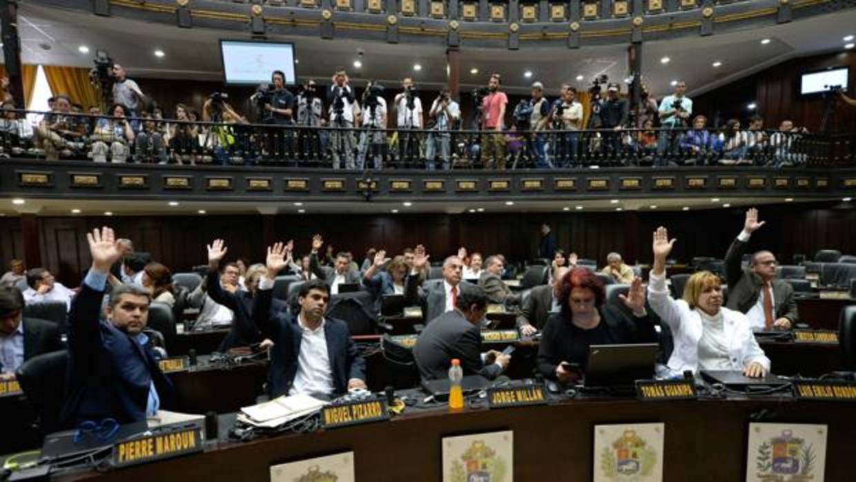 Los diputados venezolanos llevan un año sin cobrar