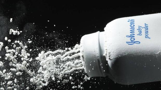 Johnson & Johnson, condenada a pagar 417 millones por un caso de cáncer vinculado al uso de talco