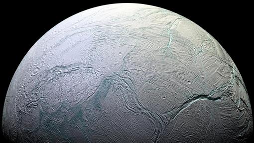 Fotografía de la superficie helada de Encélado