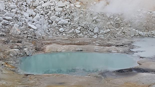 La vida empezó en un charco caliente tras una «lluvia» de meteoritos