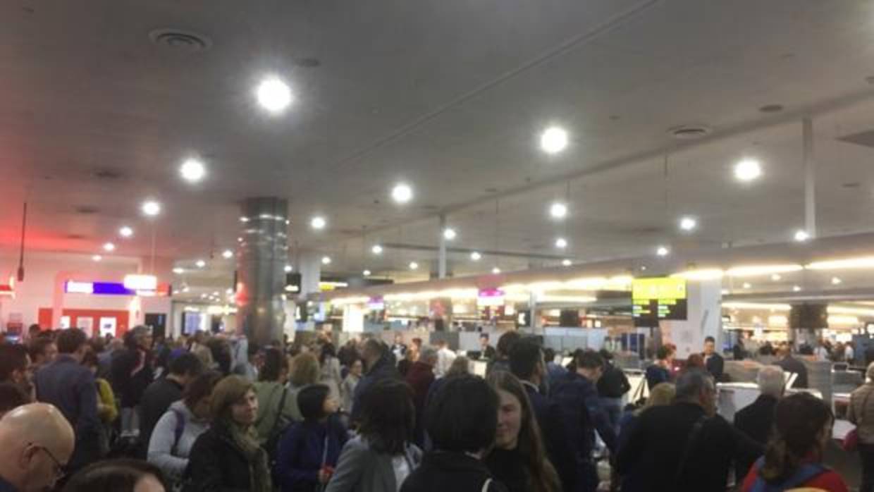 Fila para facturar en el aeropuerto de Melbourne