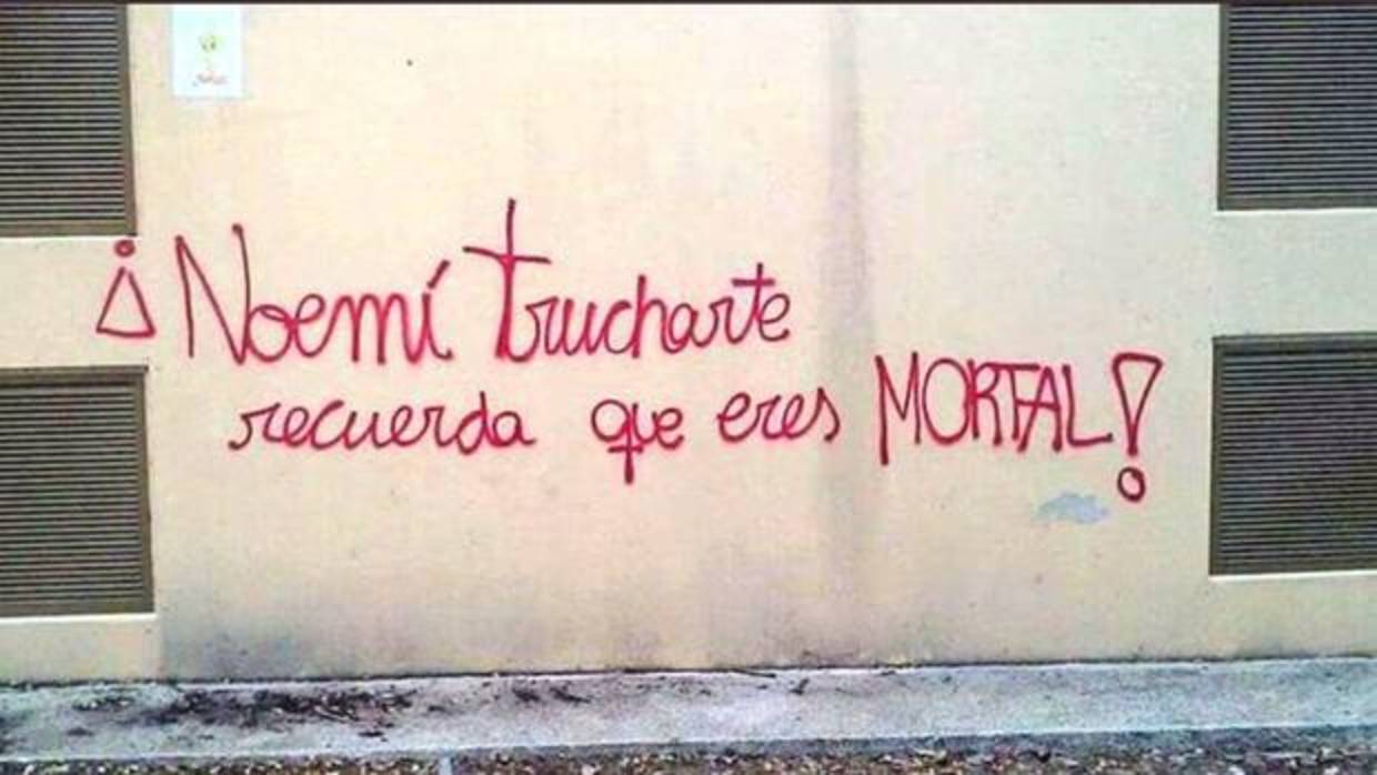 Pintada esta mañana contra la alcaldesa socialista de Vilanova del Camí