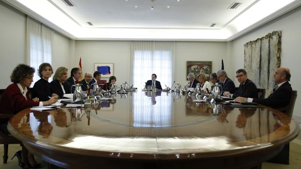 El Gobierno activa el 155 por «desobediencia rebelde» y en defensa del «interés general de España»