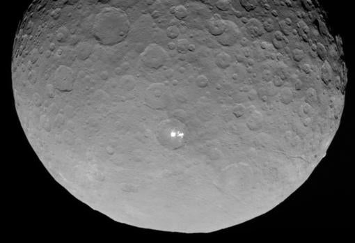 Fotografía de Ceres, un planeta enano del cinturón de asteroides que no llega a los 1.000 kilómetros de diámetro