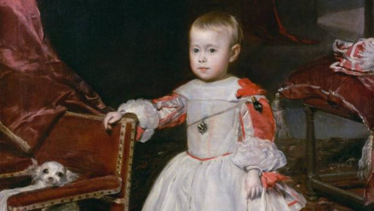 En este retrato de Velázquez del príncipe Felipe Próspero se ven varios amuletos. Ninguno pudo salvarle de su frágil salud y dos años después falleció
