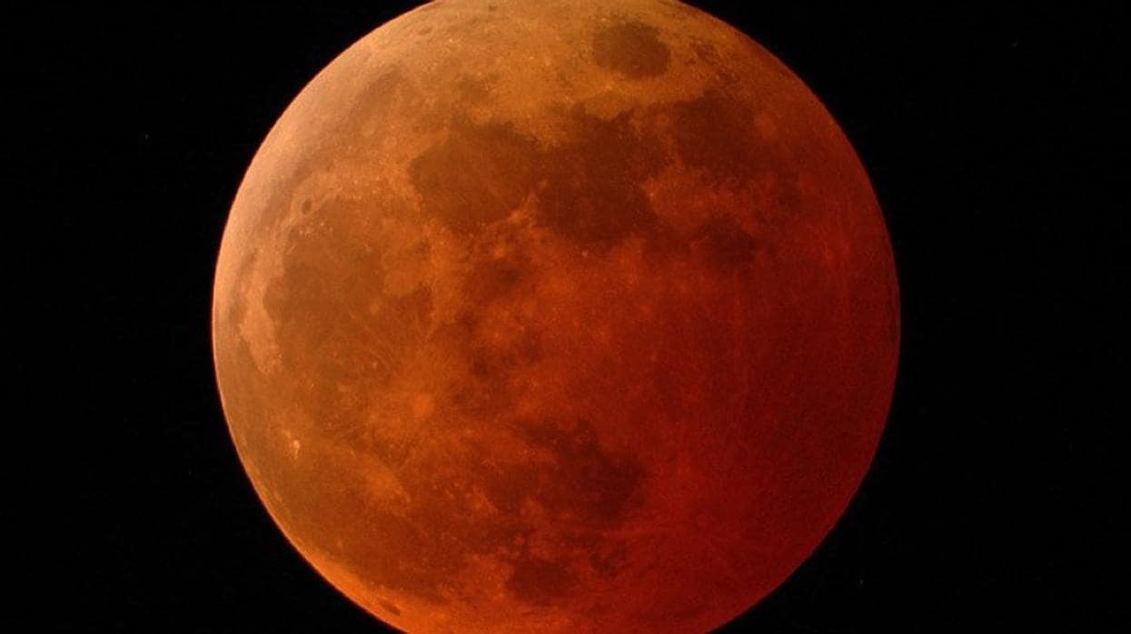 Durante el eclipse lunar la sombra de la Tierra teñirá de rojo intenso nuestro satélite