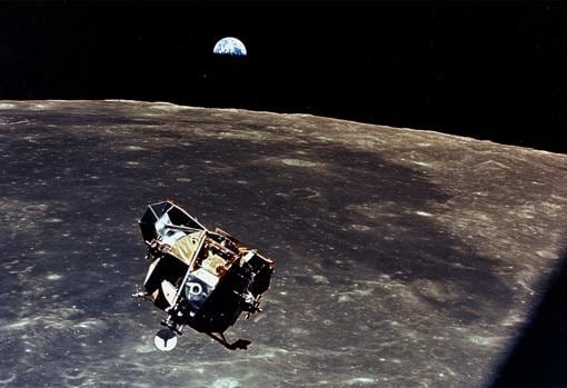 Módulo lunar del Apollo 11 aproximándose al módulo de comando para volver a la Tierra