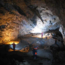 Cueva de Tausoare en los Cárpatos orientales, Rumanía