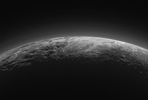 Tenue atmósfera de Plutón, vista por «New Horizons»