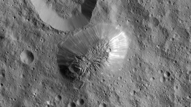 Resuelto el misterio de la montaña solitaria en Ceres