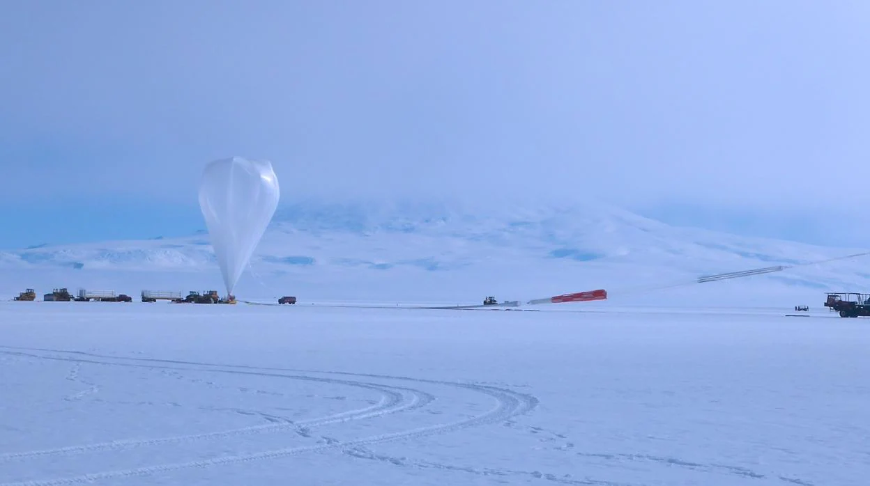 Operaciones científicas con la Antarctic Impulsive Transient Antenna (ANITA), en la Antártida